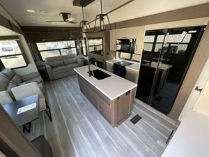 รถบ้านมือสองสภาพดี ปี 2026 Keystone Cougar Midnight Edition 316RLS - Product Image 4
