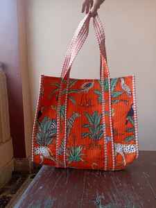 Bolsa de Mano de Lujo con Estampado de Tigre, Forro de Lona Impermeable, Hecha en India por Fabricante y Exportador Indio para el Verano - Product Image 2
