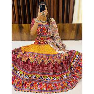 Adorable Lehenga Choli Tradicional de Algodón con Bordado Gamthi Multicolor, Estilo Bollywood, Sari para Fiestas y Eventos Festivos, Hecho de Georgette - Product Image 6