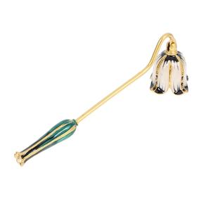 Apagavelas de metal duradero, diseñado para un control confiable de la llama, que añade un toque refinado y sencillo a interiores tranquilos y brillantes. - Product Image 2