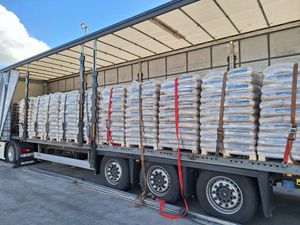 Vente chaude de granulés de bois de qualité supérieure Prix d'usine Combustible biomasse de haute qualité en sacs de 15kg Briquettes de sapin, pin et hêtre - Product Image 5