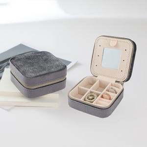 Estuche Organizador de Joyas Cuadrado de Terciopelo Suave con Logotipo Personalizado, Estuche de Almacenamiento de Joyas de Viaje, Exhibidor de Joyas, Regalos para Mujeres/Niñas - Product Image 3