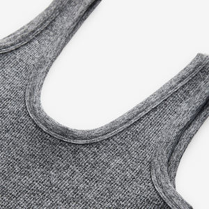 Camiseta sin mangas gris de punto acanalada para mujer con logotipo personalizado, camiseta sin mangas holgada con ribete acanalado y cuello redondo para mujer - Product Image 6