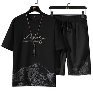 Conjunto de ropa deportiva de secado rápido fino de verano para hombre con top de manga corta y pantalones cortos deportivos para hombre - Product Image 1