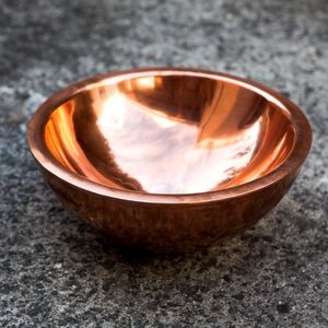 Bol de service décoratif en cuivre de qualité supérieure, utilisé pour présenter des fruits, des légumes, des desserts, des bonbons ou des arrangements de table festifs - Product Image 5