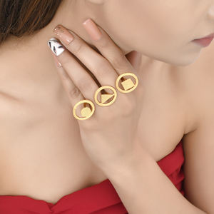 Anillo de moda al por mayor para mujeres y niñas, anillo chapado en oro de latón delicado hecho a mano personalizado, diseño pulido liso a la moda para regalos - Product Image 4