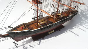 FLYING CLOUD Modèle de bateau en bois Artisanat de pin de haute qualité Livraison rapide du Vietnam Technique peinte - Product Image 2