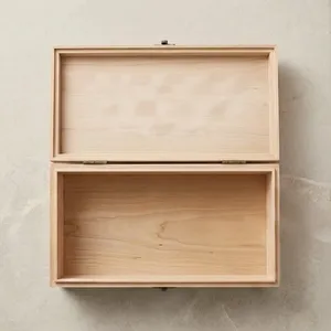 Boîte de rangement en bois de pin avec fermeture à fermoir métallique, finition naturelle, design rectangulaire - Product Image 5