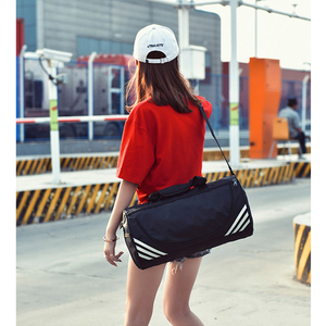 กระเป๋าทรงดัฟเฟิลกันน้ำสำหรับเล่นเทนนิสยิมสีดำกระเป๋าทรงผ้าใบขนาดใหญ่กระเป๋าใส่อุปกรณ์เล่นกีฬาแบบสั่งทำได้ - Product Image 4