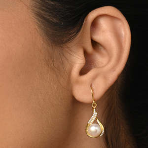 Pendientes colgantes de plata Esin Fashion con detalles de perlas auténticas - Product Image 4