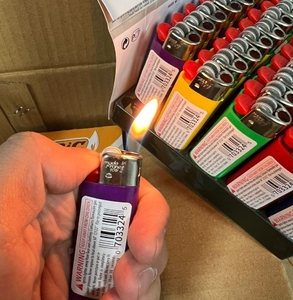 Almacén estadounidense BIcc J25 Encendedor - Product Image 1