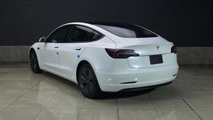 Tesla Model 3 Performance (AWD) - Autonomie de 601 à 700 km, 250 à 300 ch, écran tactile - Product Image 4