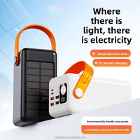 Batterie externe solaire d'urgence noire 50000mAh 22.5W pour extérieur avec 4 câbles intégrés, lampe torche LED, support et poignée de transport
