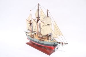Modelo de Barco Único - Modelos de Barcos de Madera FRAM de Vietnam para Decoración del Hogar, Regalos Navideños y Coleccionables - Product Image 3