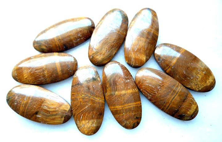 สีน้ำตาล