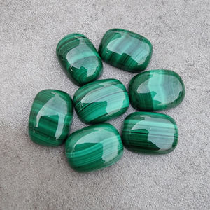 หินอัญมณีทรงหลวมมาลาไคต์ธรรมชาติสีเขียวทรงเบาะทรงสี่เหลี่ยมขัดเงาด้านหลังเรียบมีทุกขนาด - Product Image 2