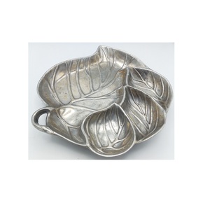 Plateaux de service et de feuilles décoratives pour fruits Plateaux et plats en métal décoratifs pour aliments de plusieurs tailles avec design personnalisé disponible - Product Image 1