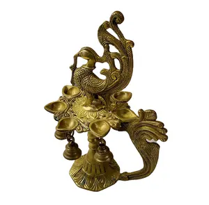 Lámpara de aceite de latón de lujo para el hogar, práctica religiosa, decoración de templo, la mejor lámpara hecha a mano de diseño tradicional indio Aarti Diya - Product Image 1