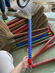 Balais d'herbe artisanaux du Vietnam/Fabricant vente en gros de balais de paille balai d'herbe écologique - Product Image 5