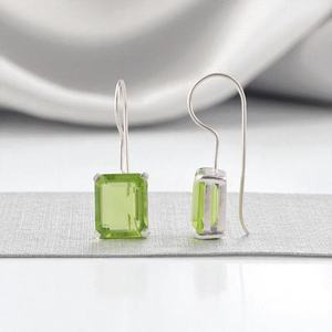 Boucles d'oreilles clous en péridot plaqué or faites à la main, bijoux en argent sterling mignons, à porter au quotidien, cadeau de fête pour femme, pierre de naissance d'août - Product Image 4