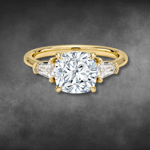 Bague en diamant 14KT 18KT or jaune, taille coussin, trois pierres, diamants de laboratoire, avec diamants en forme de bouclier, pour femme, bijoux fins de fiançailles - Product Image 1