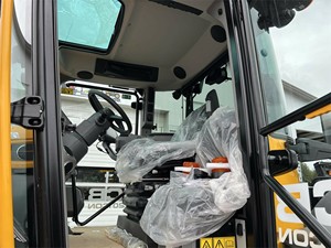 2023 JCBb Fastrac 4220 Tractor For Sale - Product Image 2