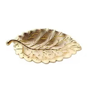Hecho de aluminio dorado Calidad superior Plato decorativo para servir postres Diseño único Bandeja para servir en forma de hoja - Product Image 3