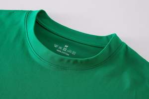 T-shirt en polyester pour homme avec poche élégante coupe décontractée et tissu tricoté respirant à séchage rapide 200g personnalisable OEM - Product Image 4