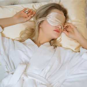 Almohada de Cuello para Hospital, Triangular, Funda de Algodón Blanco Sólido, Relleno 100% Fibra de Poliéster, Tamaño Personalizado, Lavable, 60 Hilos - Product Image 6