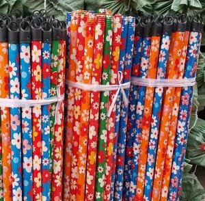 Varilla de fregona natural con el precio más barato de fábrica de Vietnam, productos de limpieza de India, mango de escoba de madera recubierto de PVC con flores - Product Image 2