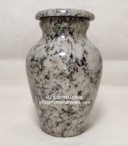 Urnes à souvenirs en métal gris clair avec billes - Product Image 1