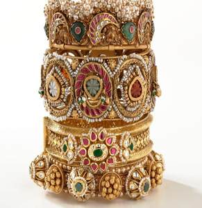 Bracelets en laiton empilés ornés de perles, de rubis et de sculptures d'éléphants détaillées. Disponible à prix de gros. - Product Image 1