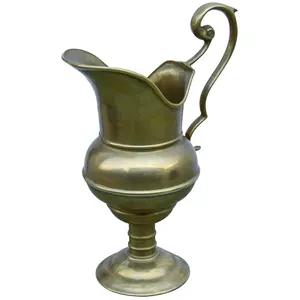 Carafe en fer rustique faite à la main pour la décoration intérieure, carafe en laiton gravée de luxe pour la restauration fine, carafe de gallon pour usage au bureau - Product Image 1