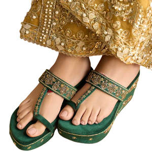 Sandalias de Tacón Personalizadas de Estilo Único, Color Sólido, Nuevo Diseño, Hechas a Mano Profesionalmente, Parte Superior de Terciopelo Antideslizante, Suela de Cuero Genuino - Product Image 1