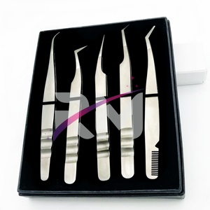 Juego de pinzas para pestañas de alta calidad con punta plateada RMI y agarre de arena de agua y caja de tarjetas - Product Image 1