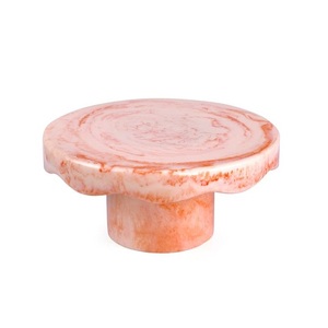 Soporte de resina para pastel para decoración de hogar y restaurante Impresionante Función de evento personalizado a precio económico - Product Image 1