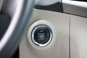 รถยนต์ Venza รุ่น Base ปี 2011 พวงมาลัยซ้าย เบาะหนังสีเข้ม ขับเคลื่อนล้อหน้า ล้อแม็ก R17 - Product Image 2