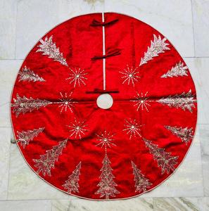 Elegante falda de árbol de Navidad Tela Premium Acentos con cuentas Tamaño personalizable Color Ecológico Hecho a mano para festivo atemporal - Product Image 1