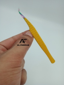 แหนบปลายแหลม 45 องศา สีเหลือง พร้อมปลายไฟเบอร์หลายเส้น ผลิตจากเหล็กกล้าไร้สนิมญี่ปุ่น บรรจุในกล่องการ์ดพร้อมโลโก้สั่งทำ - Product Image 5