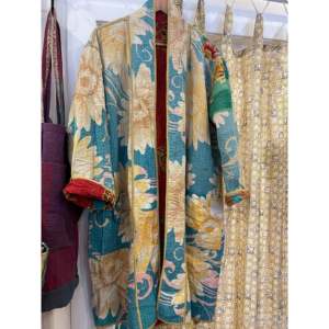 Chaqueta Kantha Acolchada Reversible Vintage para Mujer, Blazer de Cuero para Otoño, Talla XL, Diseño Oriental con Parches de Algodón Personalizados - Product Image 4