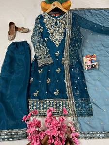 Ensemble prêt-à-porter entièrement cousu en soie organza avec broderie Zari et sequins, comprenant un haut et un pantalon palazzo avec dupatta. - Product Image 4