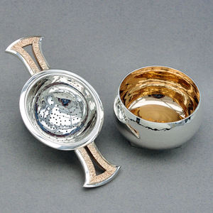 ที่กรองชาสมุนไพรโลหะสีเทาอ่อนที่ไม่เหมือนใครพร้อมลวดตาข่ายสำเร็จรูปเหมาะสำหรับการต้มเครื่องดื่มที่จำเป็นและใช้ทุกวัน - Product Image 3