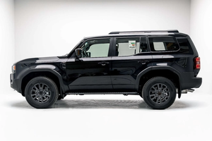 Como nuevo, precio asequible, 2026 Attitude Black TY - Land Cruiser Prado Estándar 2.4L Turbo 4x4 SUV, listo para enviar - Product Image 5