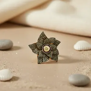 Anillo de Acero Inoxidable de Lujo para Mujer, Diseño de Flores con Incrustaciones de Diamantes, Chapado en Oro Rosa, Joyería Chapada en Oro - Product Image 1