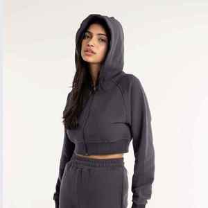 Pull à capuche à manches longues personnalisé en gros femmes haut court sweat à capuche de sport court à capuche imprimé capuche courte pour les femmes - Product Image 5