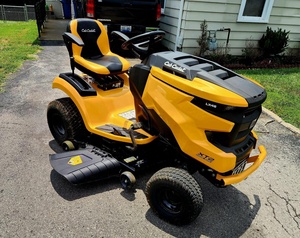 Tractor Cortacésped Cub Cadet XT1 LT46 Serie Enduro de 24 HP, Eléctrico, de 4 Tiempos, para Jardines Grandes, con Plataforma de Corte Resistente y Funcionamiento Suave - Product Image 5