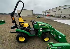 Tractor John Deere 1025R de 24 HP HST Usado y Nuevo con Cargador y Pala en Venta - Product Image 2