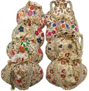 Venta al por mayor de las mujeres estilo Rajasthani seda bolso Potli Gota Patti Casual patrón monedero para Diwali regalos para mujeres - Product Image 1