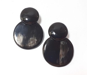 Boucle d'oreille en corne dernière arrivée vente en gros, couleur personnalisée, cerceau en corne, ensemble de boucles d'oreilles en acrylique pour femmes - Product Image 2