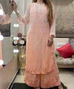 Kaftan écologique noir avec broderie ornée de strass pour femmes élégantes et modernes - Product Image 2